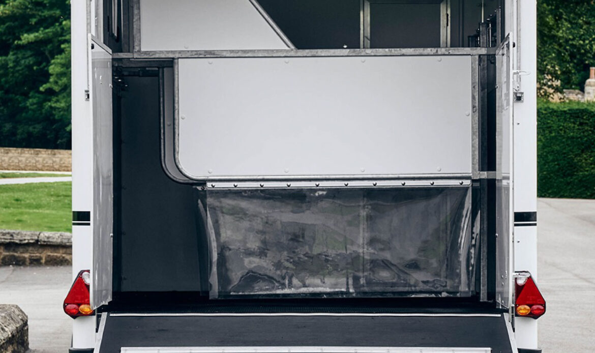 Space-Treka III Horse Trailer