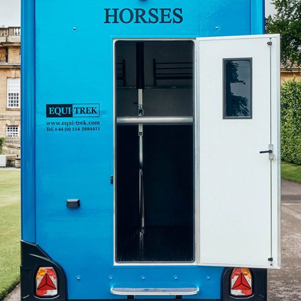 Night-Treka-Horse-Trailer