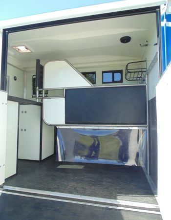 Night-Treka-Trailer-Horse