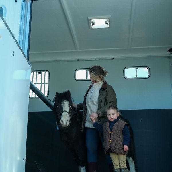 Pony-in-trailer